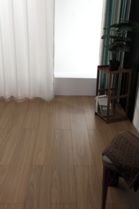 <span class=keywords><strong>Suelo</strong></span> <span class=keywords><strong>laminado</strong></span> <span class=keywords><strong>Suelo</strong></span> de madera de ingeniería resistente al agua Color marrón oscuro de 12mm - Product Image 2