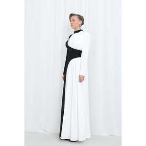 Robe de soirée élégante à col montant, taille naturelle, en satin noir, avec contraste de couleurs - Product Image 2