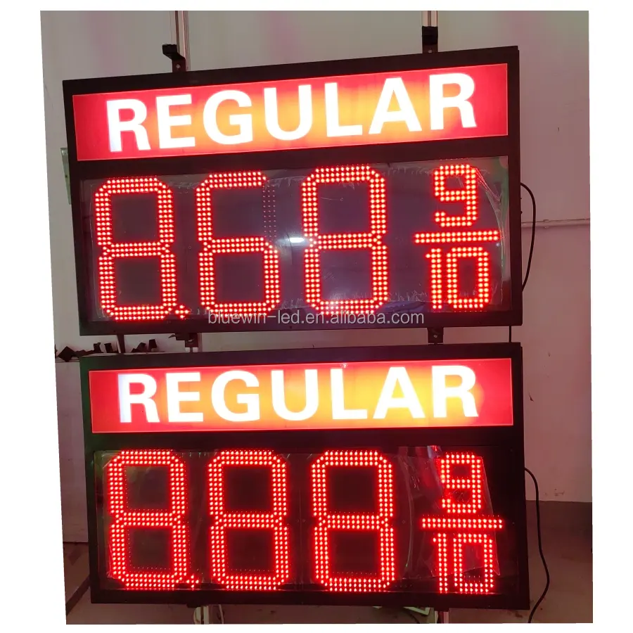 88.88 stazione di servizio 8.889/10 a LED del prezzo della benzina mostra i numeri dei segni delle cifre del prezzo del carburante