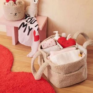 Échantillon gratuit – Sac à langer décontracté en polaire Teddy avec poignées supérieures, logo personnalisé, taille sur mesure et séparateurs amovibles - Product Image 2