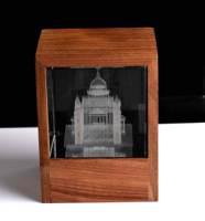 Vente en gros de lumière LED en bois veilleuse 3D en bois cube laser 3d cristal k9 verre cristal cadeau d'anniversaire trophée en cristal
