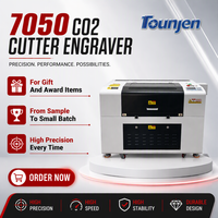 Système laser CO2 compact 7050 qui grave et découpe le bois, l'acrylique et le cuir pour articles cadeaux