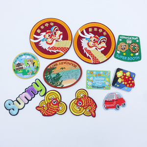 Patch brodé personnalisé de luxe, logo lettre personnalisé, patch tissé pour vêtements, broderie thermocollante pour vêtements - Product Image 1