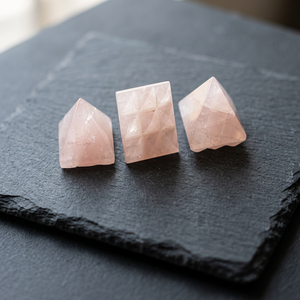 Pirámide de Cuarzo Rosa Natural Pulido, Juego de Piedras Preciosas Curativas para Decoración del Hogar - Product Image 1
