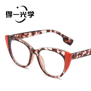 แว่นตา De Yi Optics ลายเสือดาว ขอบสีแดง กรอบสี่เหลี่ยม ป้องกันแสงสีฟ้า สำหรับผู้หญิง เลนส์ PC กรอบกว้าง บริดจ์ขนาดกลาง - Product Image 1