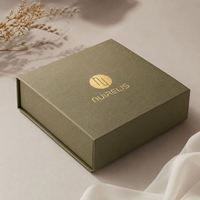 Boîte cadeau magnétique blanche personnalisée avec gaufrage et doublure en mousse pour montres connectées et appareils électroniques intelligents, en carton de haute qualité