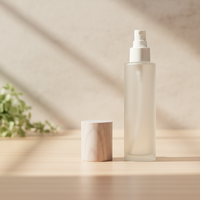 Botellas de Vidrio Esmerilado de 120 ml con Pulverizador de Plástico Blanco y Tapas de Madera Natural con Logotipo Grabado