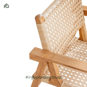 Chaise Ruri, une chaise minimaliste en teck conçue pour la durabilité, le confort et une élégance sans effort dans tous les espaces de repas ou de séjour. - Product Image 5