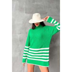 Robe pull oversize rayée Palgen, col roulé, coupe ample, en laine respirante, couleur contrastée verte, mode féminine - Product Image 4