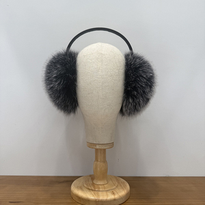 Роскошные дизайнерские зимние 100% натурального меха лисы наушники женские теплые пушистые меховые наушники - Product Image 5