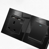 Salida dual universal cepillada de aleación de aluminio, enchufes de interruptores de pared de Malta del Reino Unido con interruptor de luz eléctrica de cargador rápido Usb tipo C