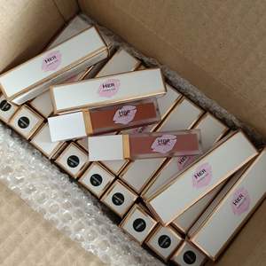 Glaçure à lèvres mate en velours rouge végétalien collant brillant repulpant mini brillant à lèvres mignon contenant de démarrage 3 ml avec kit applicateur - Product Image 2