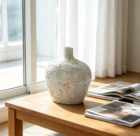 Vase en céramique minimaliste avec motif d'oiseau en relief, couleur neutre pour maison moderne