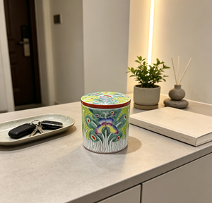 Jarrón de Porcelana China Pintado a Mano con Motivo de Mariposa y Tapa con Ventilación, Jarrón Bok Choy, Adorno Oriental Coleccionable para Mesa - Product Image 1