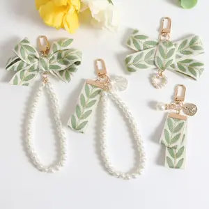 Cute Leaf Pattern Wristlet Strap Keychain Fashion Pearl Pendant With Keyrings For Women Keys Phones Wallets Holder Charms