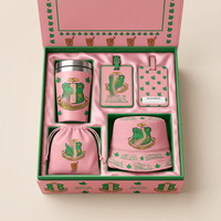 Ensemble cadeau de bonnets en acrylique tricotés personnalisés en gros, rose et vert, avec lettres grecques 1908, souvenir universitaire pour sororité