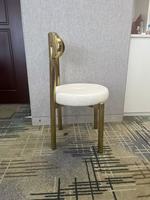 Chaise de salle à manger avec cadre en acier inoxydable doré, siège rond en velours blanc pour événements, mariages, locations, banquets, fêtes