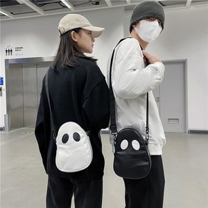 Sac bandoulière petit format blanc et noir motif fantôme pour usage quotidien style étudiant - Product Image 4