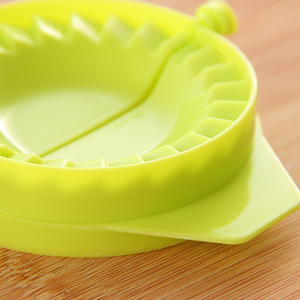 Moule à raviolis en plastique avec poignée, gadget de cuisine durable pour la préparation de raviolis - Product Image 4