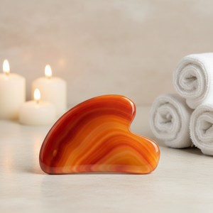 Outil de massage facial en agate rouge en forme de cœur, marque privée, pour le lifting de la peau, la beauté et les soins du visage et du corps - Product Image 1
