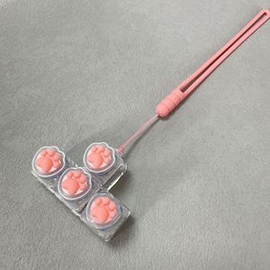 Porte-clés anti-stress en silicone en forme de patte de chat avec bouton de décompression, jouet de clavier à pression pour les doigts - Product Image 2