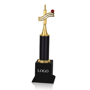 Elegante trofeo de metal con una construcción robusta y una apariencia de lujo chapada en oro para cricket. - Product Image 1