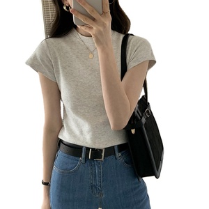 T-shirt superposé tendance pour l'été, col rond, coupe ajustée, manches courtes - Product Image 1