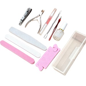 Kit d'outils pour ongles avec boîte de rangement transparente, pince à cuticules, lime à ongles, éponge polissoir, huile pour cuticules, séparateurs d'orteils pour manucure et nail art - Product Image 3
