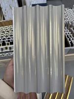 2025 Vente chaude de panneaux de revêtement d'intérieur en bois composite en plastique imperméable WPC Panneaux de papier peint mural pour la maison.