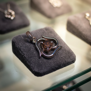 Colgante de Plata de Ley 925 con Cuarzo Ahumado Facetado Engastado en Bisel, Joyería Clásica de Aniversario para Mujer - Product Image 2