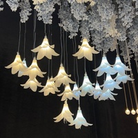 Bar de décoration d'extérieur de mariage Suspension de lumière Fleur Design Plafond Calla Lily Lustre
