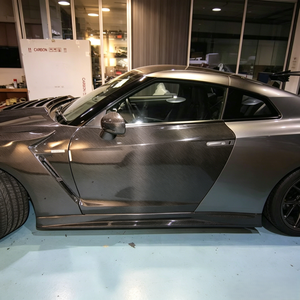 Nouveaux panneaux de porte en fibre de carbone ZHONGHONG Nissan GT-R R35, remplacement direct OE, pièces modifiées avec un ajustement parfait des interstices - Product Image 2