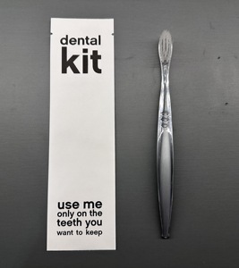 Brosse à dents <span class=keywords><strong>pingouin</strong></span> transparente jetable personnalisée poils métalliques aiguisés manche en plastique pour adultes soins bucco-dentaires hôtel Spa - Product Image 4