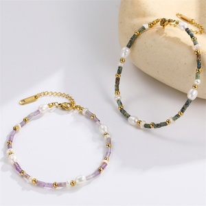 Pulsera de Perlas de Agua Dulce de Acero Inoxidable con Dijes de Cristal Chapados en Oro Fino de Moda - Product Image 4