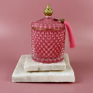 Nouveaux produits en vogue bougie en verre rose gaufré pot bougie parfumée à la cire de soja avec couvercle en verre