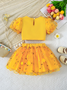 Ensemble de vêtements d'été pour filles de <span class=keywords><strong>4</strong></span> à 7 <span class=keywords><strong>ans</strong></span>, <span class=keywords><strong>veste</strong></span> à manches bouffantes en coton doux jaune, jupe en maille florale, deux pièces - Product Image 3