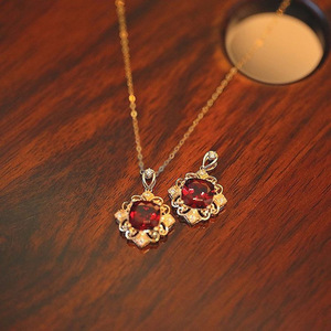 Elegante Collana con Ciondolo Rosso per Donne, Stile Lussuoso, Gioielli alla Moda per Celebrazioni - Product Image 4