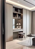 Dressing sur mesure en bois massif, armoire de rangement multi-zones pour grande chambre parentale et espace vestiaire de villa