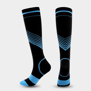 Chaussettes de compression pour la course à pied avec technologie de pression dégradée, 80 % nylon, chaussettes de sport haute performance - Product Image 2