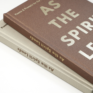 Carnet <span class=keywords><strong>de</strong></span> notes guidé avec logo personnalisé, inspiré par <span class=keywords><strong>l</strong></span>'Esprit, couverture rigide en lin, avec questions <span class=keywords><strong>de</strong></span> <span class=keywords><strong>poésie</strong></span> pour les créatifs - Product Image 5