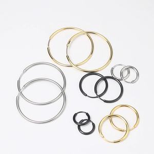 促销饰品高品质薄设计手术不锈钢银金圆Huggie环耳环饰品 - Product Image 3