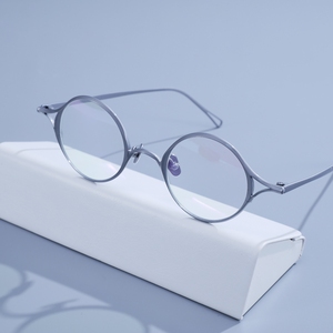 Gafas redondas ultraligeras de titanio puro, montura de gafas graduadas ópticas de estilo vintage para uso diario en negocios, venta al por mayor - Product Image 1