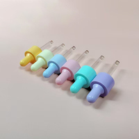 Assortiment de compte-gouttes réutilisables en plastique et aluminium avec bouchon côtelé à vis pour huiles essentielles, sérums cosmétiques et huiles