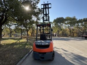 Chariots élévateurs d'occasion haute performance TCM et Toyota Komatsu FD100 FD200 FD30 FD50 - Composants principaux inclus (pompe) - Product Image 2
