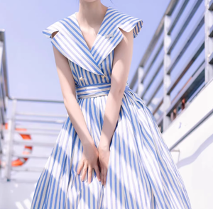 봄과 여름 신상품 프론트 버튼 다운 허리 여성용 민소매 린넨 스트라이프 우아한 스트리트웨어 캐주얼 미디 원피스 - Product Image 4