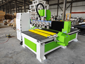 Routeur multi-têtes 1325 avec rouleaux de pression pneumatiques pour la gravure de portes d'armoires en chêne, noyer et panneaux composites - Product Image 5