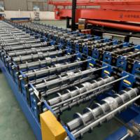 Machine de formage de tuiles de toiture à haute dureté pour la fabrication de panneaux de toiture commerciaux avec barres de connexion galvanisées