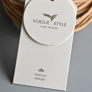 Tùy Chỉnh Sang Trọng In Logo Hình Dạng Đặc Biệt Giấy Màu Be Treo Tag Thiết Lập Kết Cấu Thẻ Giấy Biểu Tượng Cá Nhân Thẻ Giấy Cho Quần Áo - Product Image 3