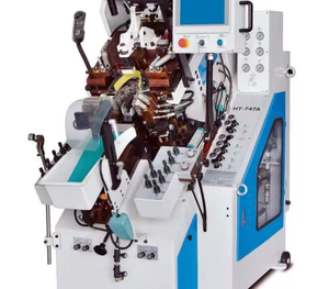 Machine hydraulique pour la fabrication de chaussures, pour le façonnage des embouts dans les usines de chaussures - Product Image 2