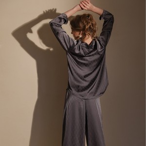 Nuovo <span class=keywords><strong>Pigiama</strong></span> da <span class=keywords><strong>Donna</strong></span> in Tessuto Jacquard Russo, Loungewear <span class=keywords><strong>Primaverile</strong></span> e Autunnale in Seta Ghiaccio a Maniche Lunghe, Set di Abbigliamento Leggero per l'Autunno. - Product Image 2